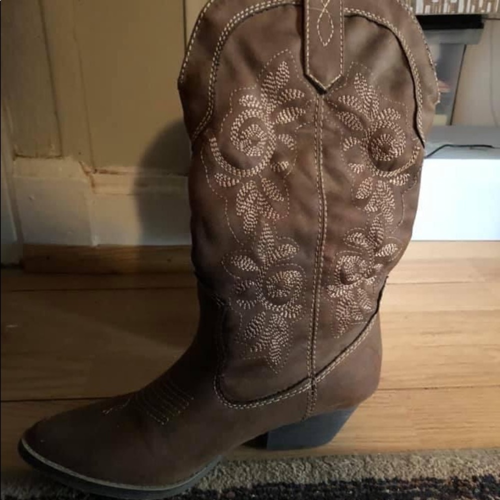 Brand new barely work boots size 7